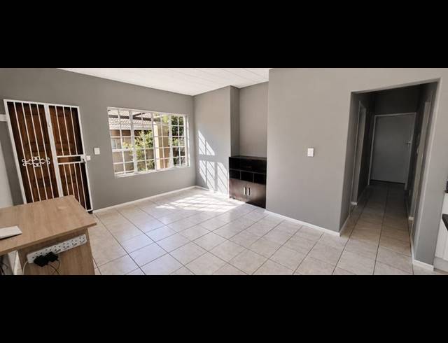 3 BEDROOM TOWNHOUSE FOR SALE IN ROODEKRANS